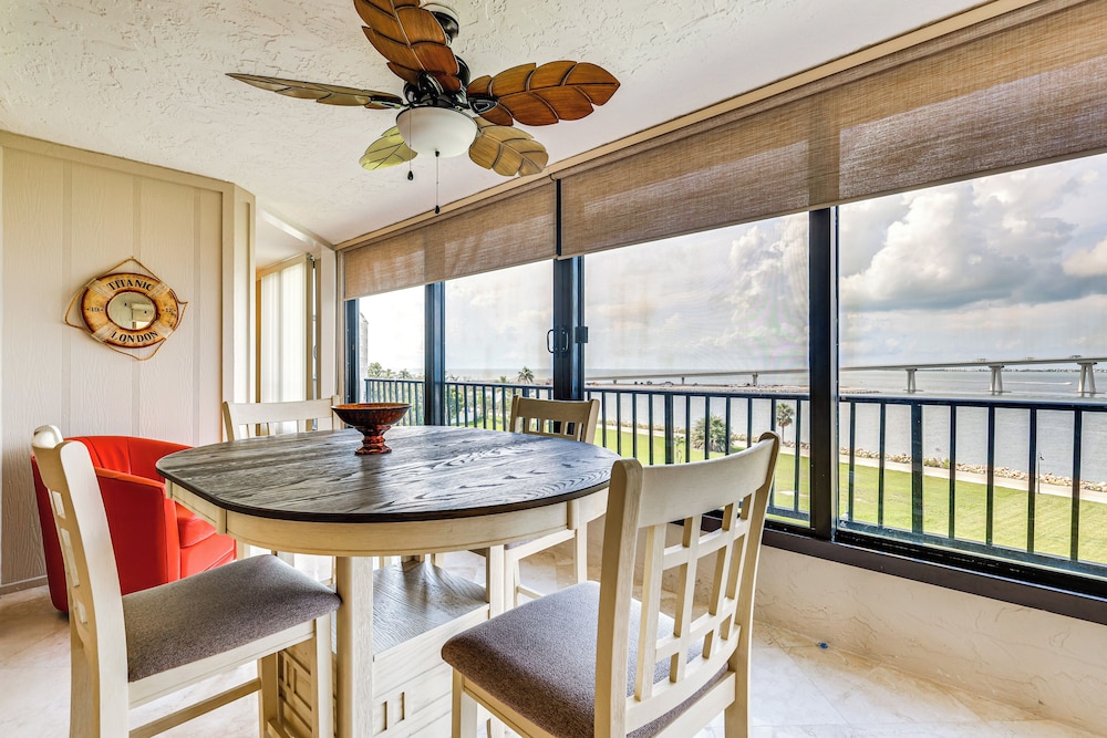 Panoramic Gulf Views: Renovated Fort Myers Condo!