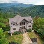 Cabin w Amazing Views Theater Firepit Hot Tub