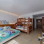 Yunfu Mid Hill Resort Hotel