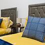 Green Corner House Sleeps 6 & Free Parking