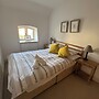 Cosy Cottage Over Malmesbury Abbey