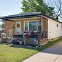 Large Private Yard: Home 14 Mi to Niagara Falls!