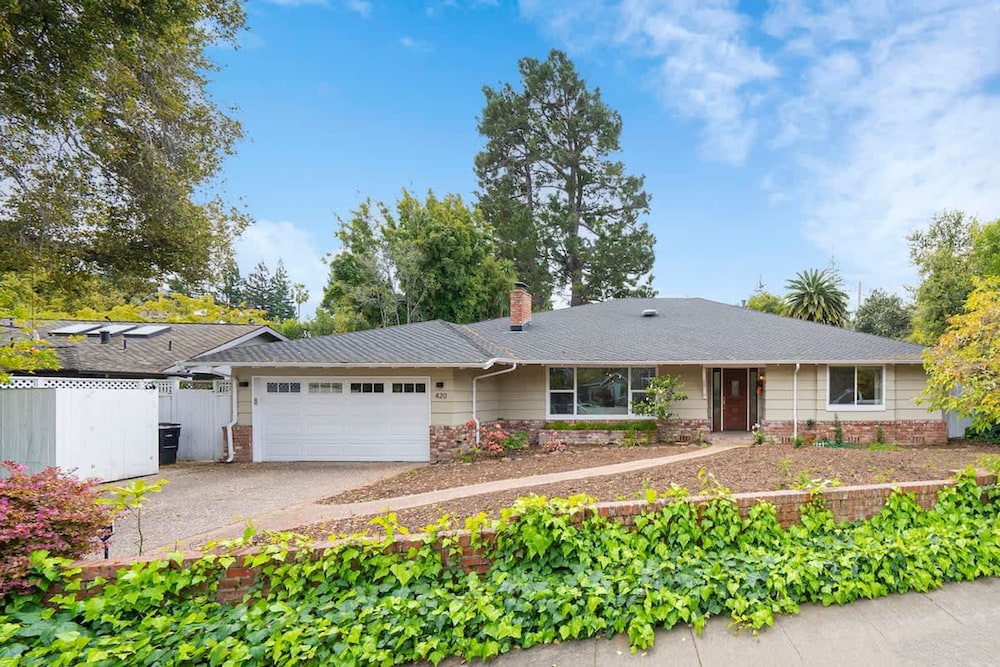 Cozy Modern House in Palo Alto