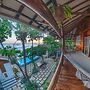 Balcony Bedroom Suite w Romantic Sunsets - AC - Pool