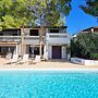 Perfect Seaside Villa Large Pool Boat Dock