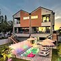 NEW 4 Bed 3 Bath Heated Salt Pool Walk2beach