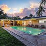 4BR With Private Pool and Game Room - Prime Location