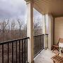 Woodland Penthouse 2BR W D Pool Gym Walkable