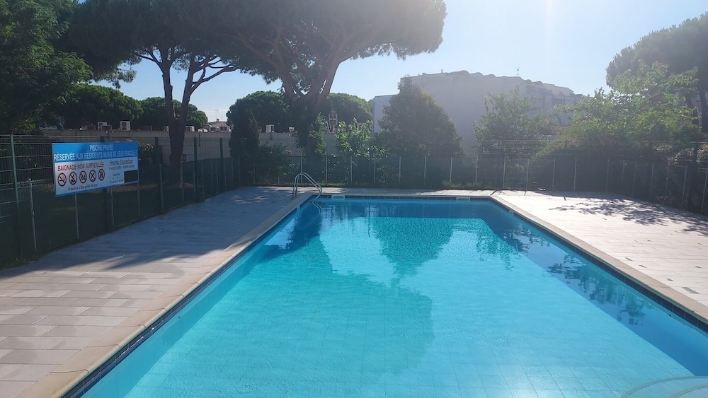 Apartment in Le Grau-du-roi With Pool