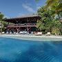 6 BR Beachfront Lush Oasis