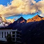 Siguniang Mountain Star Moon Cliff Hotel