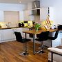 Cleave House - Stylish n Chic 3 Bed House Mins From Central London