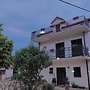 Apartment and Room Mare Vrlika