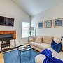 3 Mi to Downtown Dallas: Sleek Condo w/ Patio