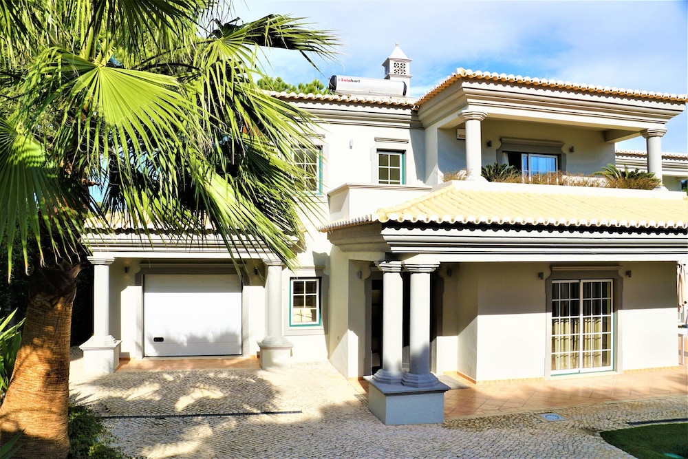 Exceptional Villa With Swimming Pool Close to Beach & Golf. Ideal for 
