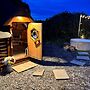 Hobbit Haven Hot Tub and Countryside Bliss