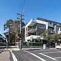 Spacious 2-bed Apartment Close to City