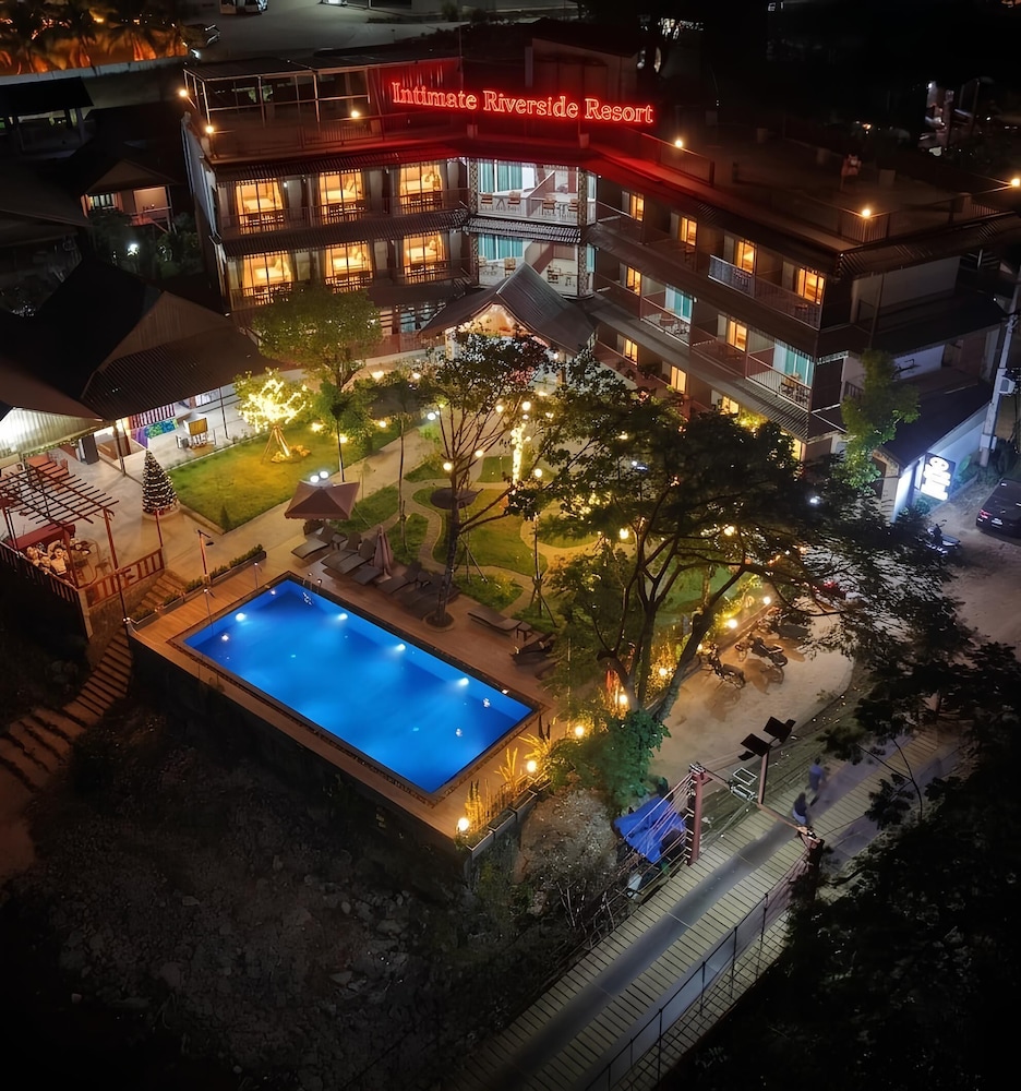 Intimate Riverside Resort