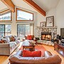 < 1 Mi to Diamond Peak: Townhome w/ Lake Views