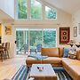 Forest Front Home w/ Fire Pit, Mins to Beaches, Wineries & Trails Ceda