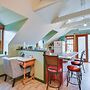 Walk to Marina: Dog-friendly Lake Ontario Studio