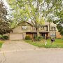 Families Welcome! Spacious Suburban Home in Dayton