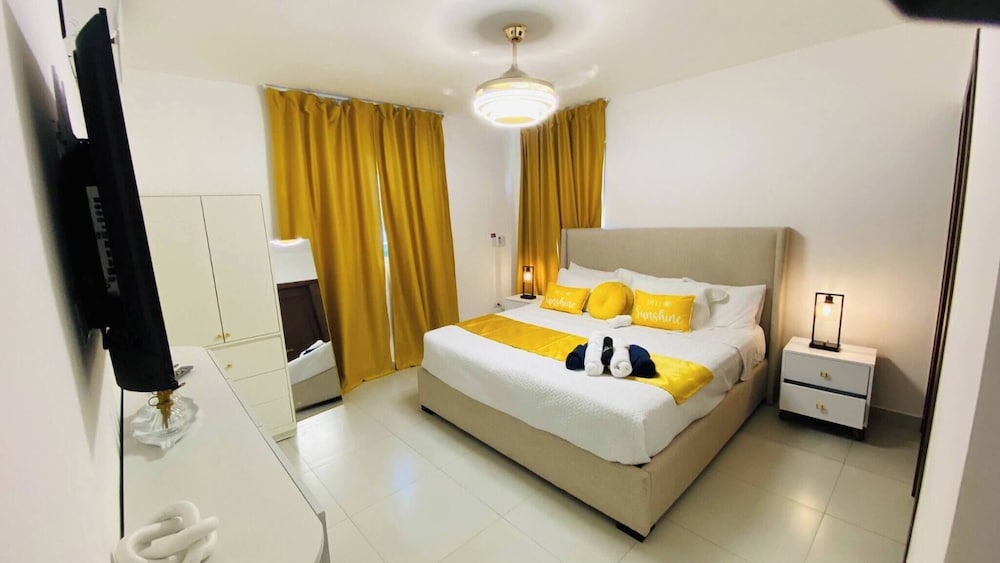 Modern Rooftop Penthouse Private Jacuzzi for 12
