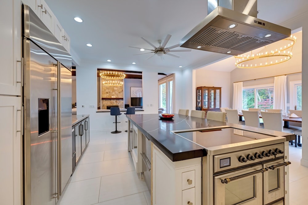High-end Estate in Norwalk: Quiet & Spacious!