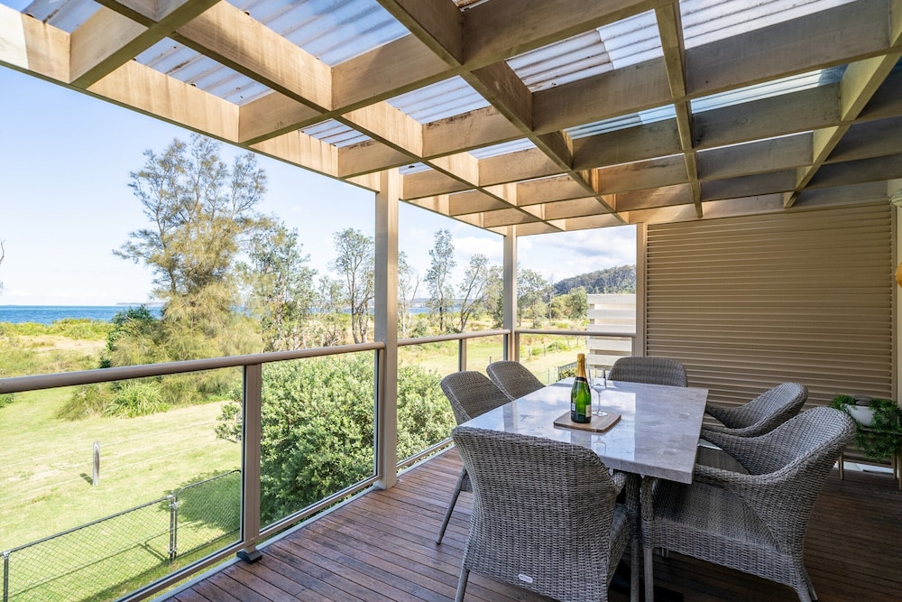 3-bed Seaside Serenity Escape at Long Beach