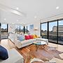 Inner-city 2-bed With Large Balcony, Garden & Gym