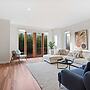 Chic 2-bed Home By Bustling Shops