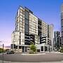 Sleek 2-bed Apartment With Rooftop Garden Access