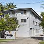 Charming 3-bed Apartment Near Local Shops