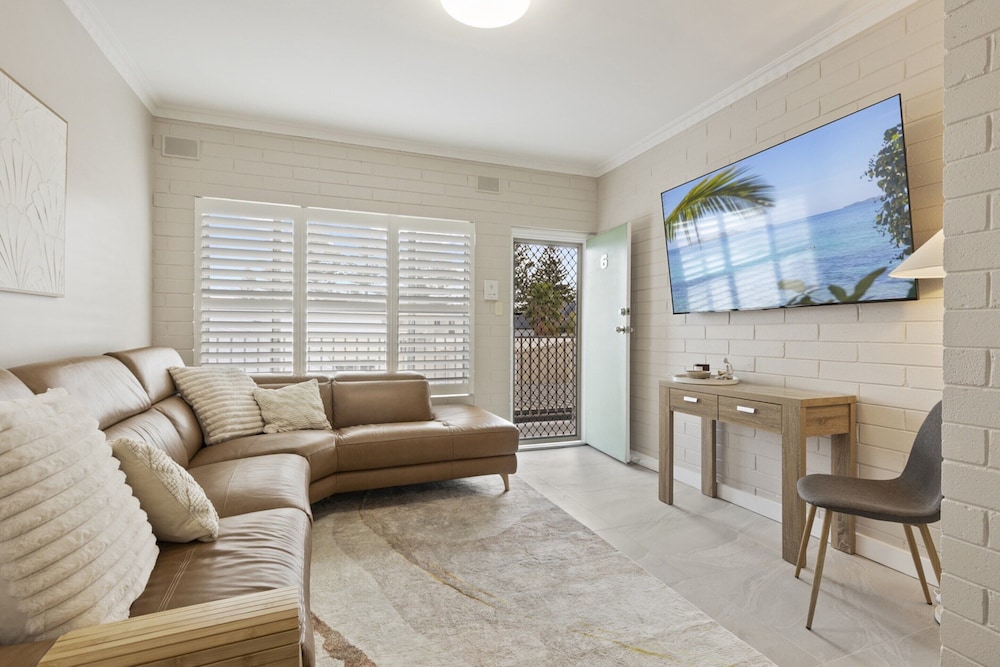 Bright 2-bed Apartment Steps From Largs Bay Beach