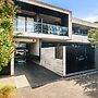 Bright 1BR Apartment Near Maribyrnong River