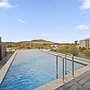 Sleek Inner-city 2-bed With Swimming Pool & BBQ