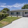 Bright and Spacious 2-bed Thornlie Family Home