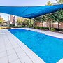 Exquisite Apartment With BBQ and Pool, Near Shops