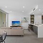 Sleek 2-bed With Balcony and Communal BBQ Area