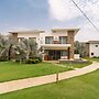 7 Guests 2 BR Private Jacuzzi Shared Pool
