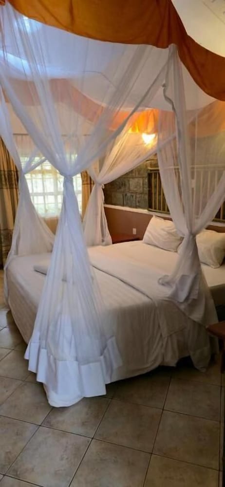 Trotters Hotel