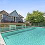 Poolside Stay - Close to Taronga Zoo & Luna Park