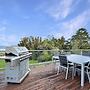 Oceanfront 4-bed Haven With BBQ & Alfresco Dining