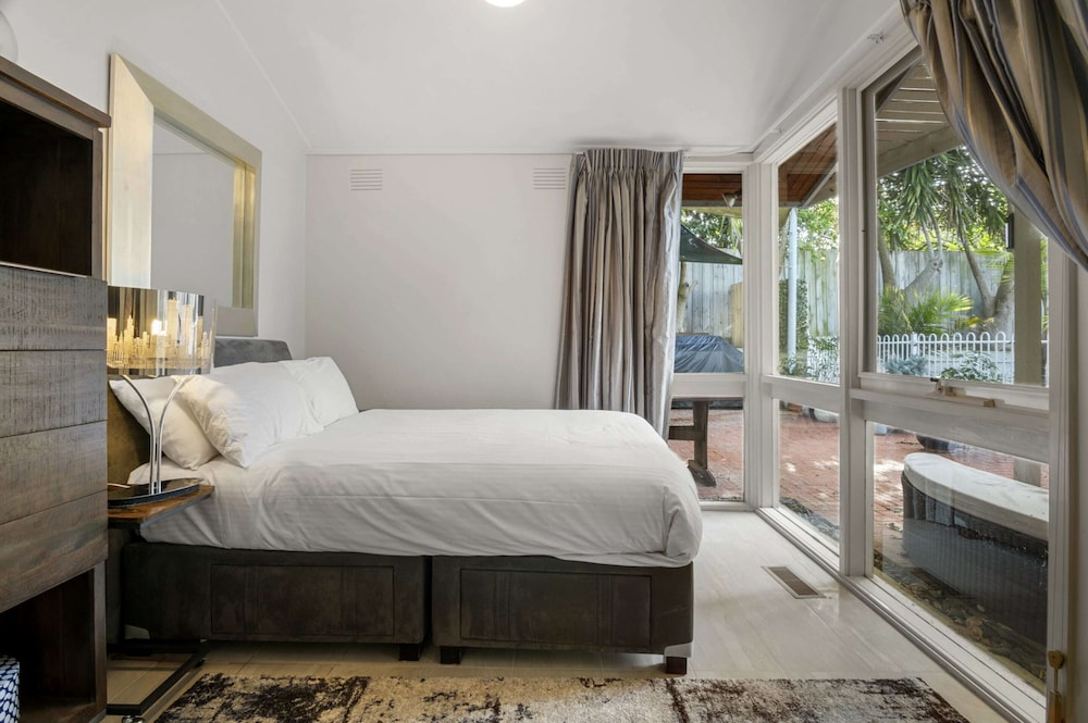 5-bed Haven With Pool Minutes From Beaches