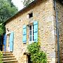 Blanquefort Woodland Hill Retreat