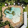 Clara Dourado Resorts