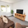 Modern 2-bed Home With Driveway Basingstoke