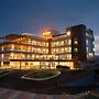 Le Crown Hotel