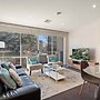 Stylish Curtin Stay With Balcony Views