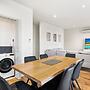 Bright 2-bed Flat With Balcony in Kensington